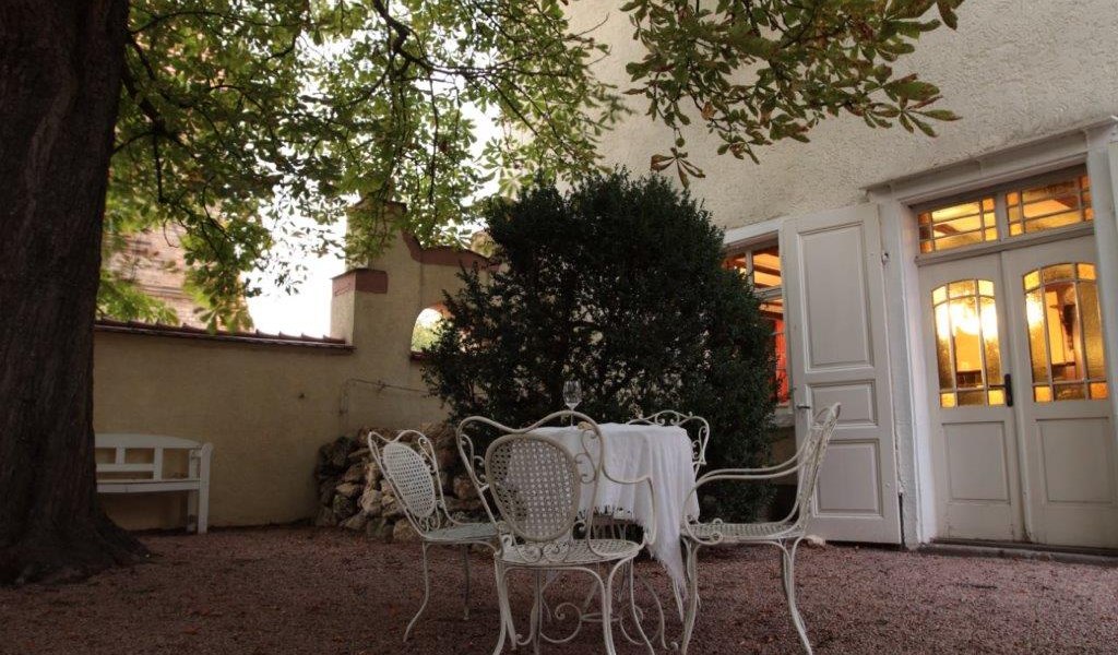 front yard-and-light-of-herrenzimmer_4, &copy; Weingut Bernhard-R&auml;der