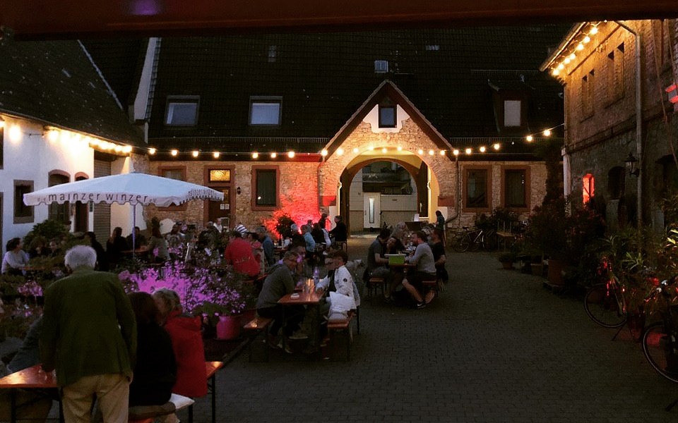 Weingut Karth&auml;userhof_Hof, &copy; Weingut Karth&auml;userhof