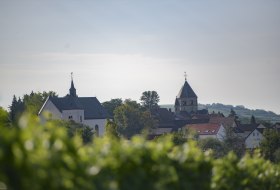Gro&szlig;winternheim hat eine blaubl&uuml;tige Vergangenheit, die eng mit der Kaiserpfalz zusammenh&auml;ngt. Privilegierte "K&ouml;nigsfreie" lie&szlig;en sich hier nieder und gaben dem Dorf sein wohlhabendes Antlitz. &copy; Angelika Stehle/IKuM GmbH