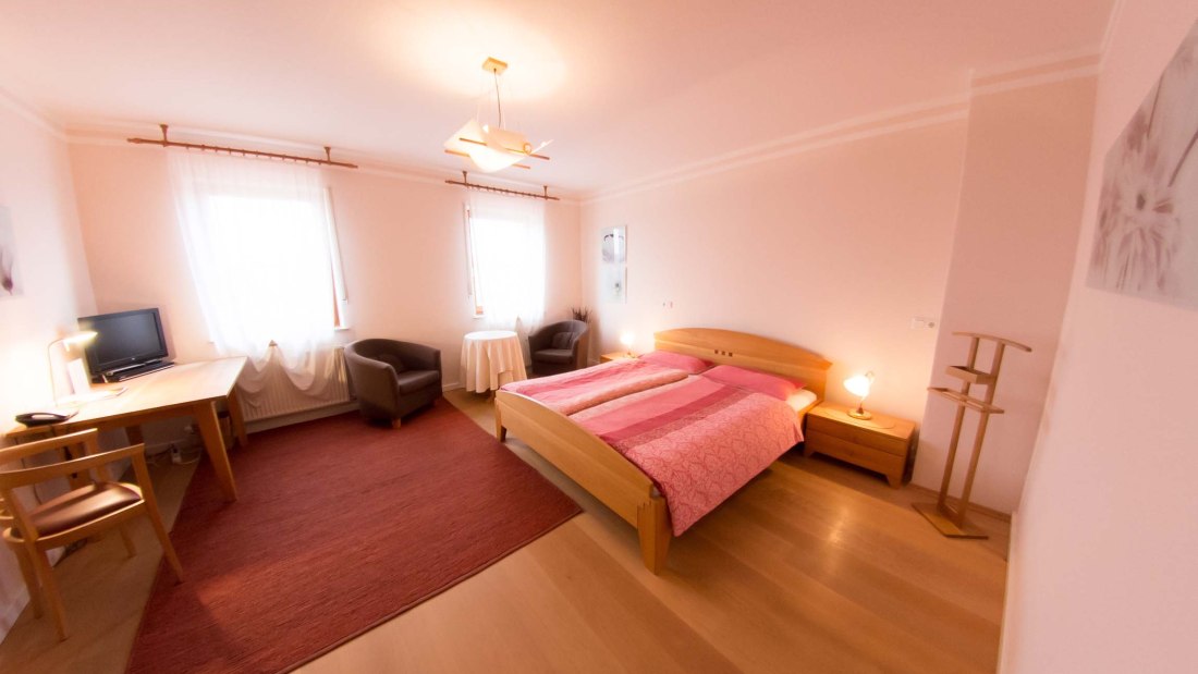 wijnmakerij-gaenz-kamer, &copy; Weingut G&auml;nz