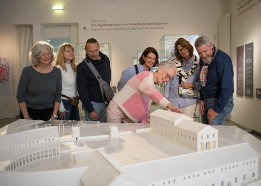 Erkl&auml;rung Kaiserpfalz-Modell im Museum &copy; Angelika Stehle/Stadt Ingelheim