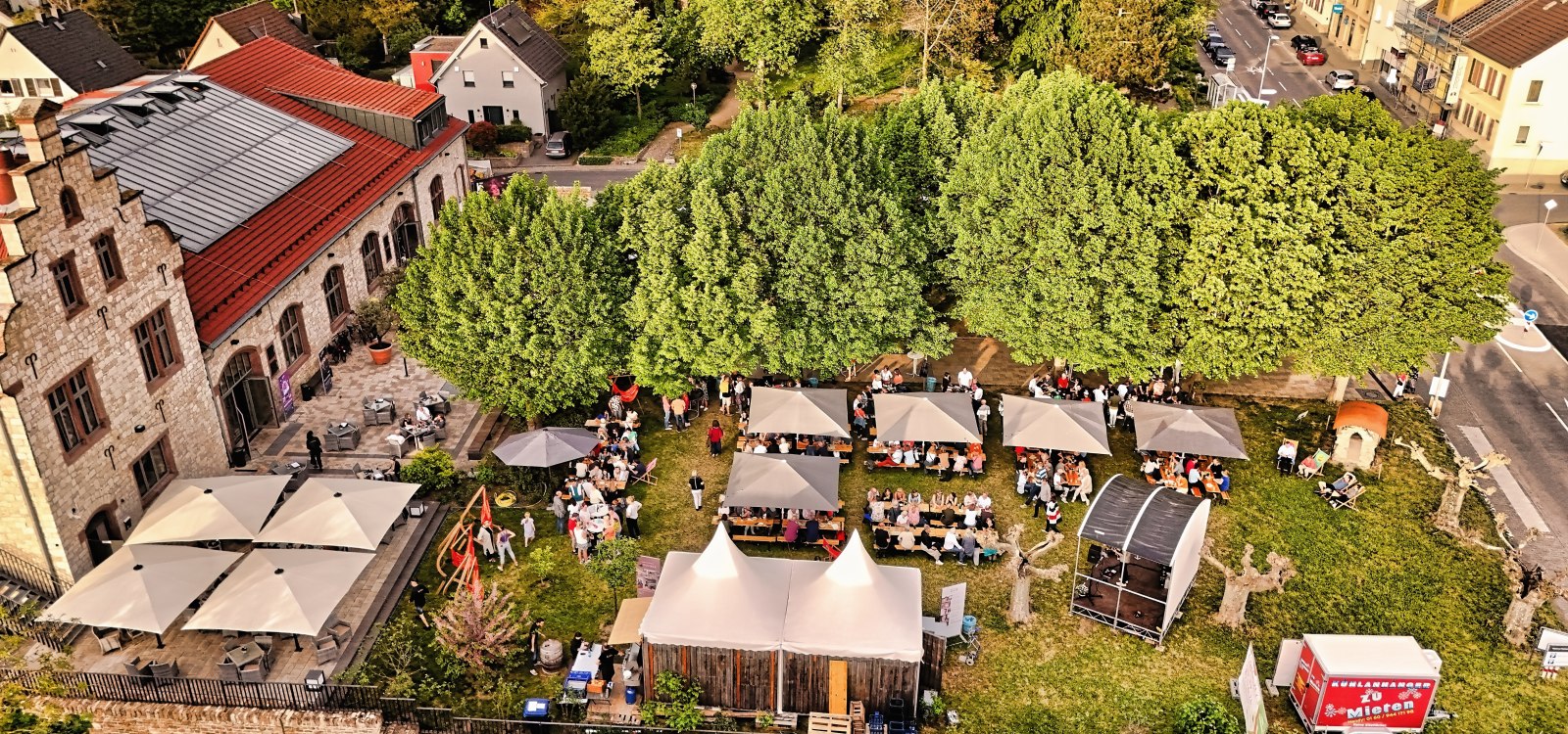 Fr&uuml;hlingsweinfest am Winzerkeller - Drohnenaufnahme, &copy; Rainer Oppenheimer/Stadt Ingelheim
