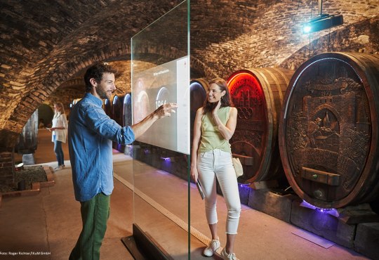 Weinerlebnis-Ausstellung "KELLERGENOSSEN", &copy; Roger Richter/IKuM GmbH