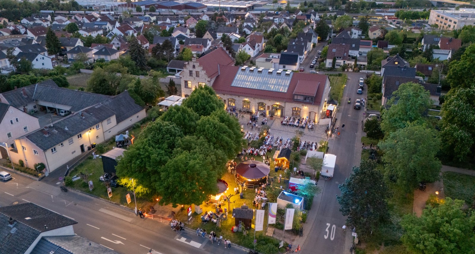 Fr&uuml;hlingsfest D&auml;mmerung Festgel&auml;nde, &copy; Stadt Ingelheim_Max Singer_Fischer