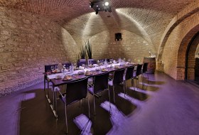 Weinprobe im Gew&ouml;lbekeller &copy; IkUM GmbH/Rainer Oppenheimer