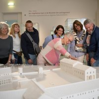 F&uuml;hrung im Museum - Modell &copy; Angelika Stehle/Stadt Ingelheim