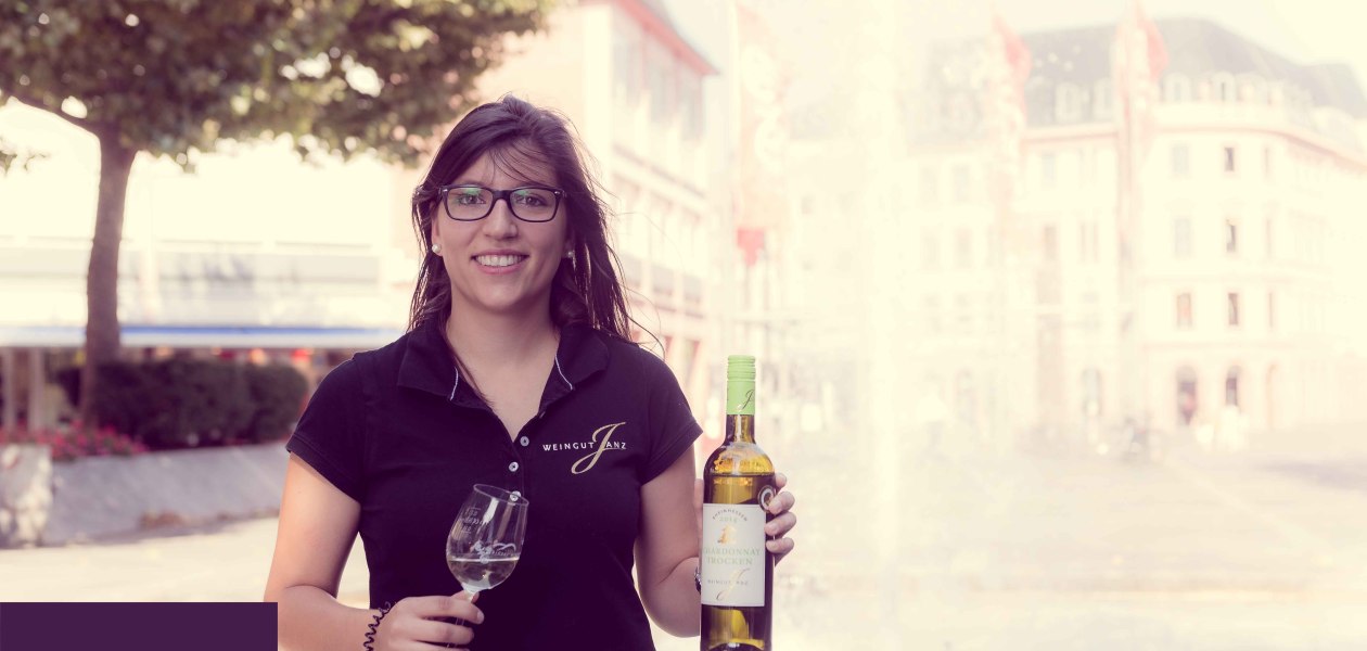Weingut Janz_Winzerin, &copy; Nathalie Michel