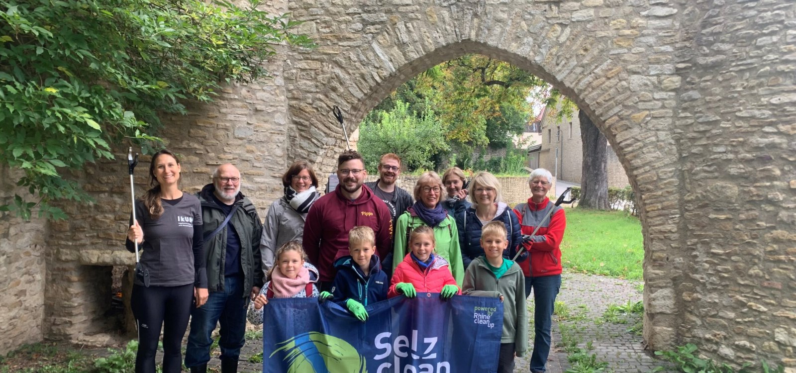 Selz-Cleanup: ehrenamtliches Helferteam, &copy; IkUM GmbH