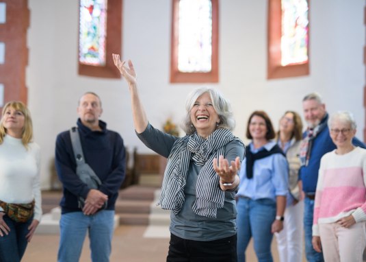 F&uuml;hrung in der Saalkirche &copy; Angelika Stehle/Stadt Ingelheim