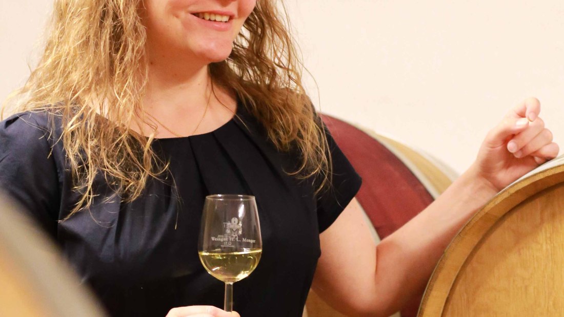 Weingut H. L. Menger_Winzerin, &copy; Weingut H. L. Menger