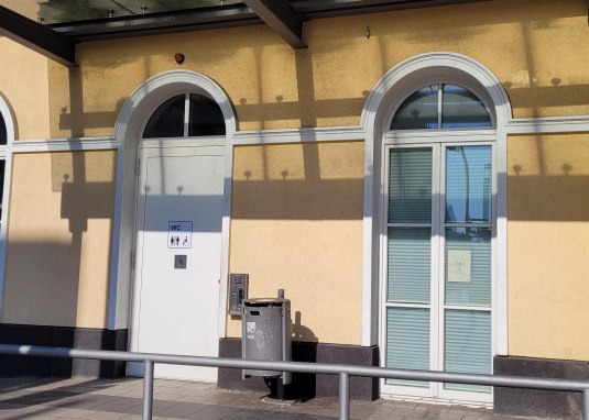 &Ouml;ffentliche Toilette Bahnhof Ingelheim