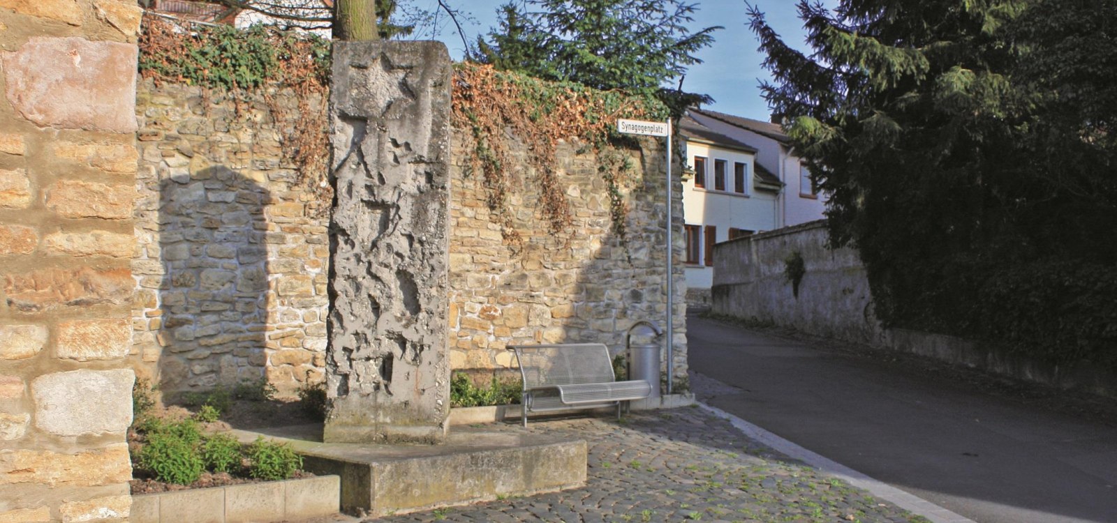 Synagogeplein Kolom
