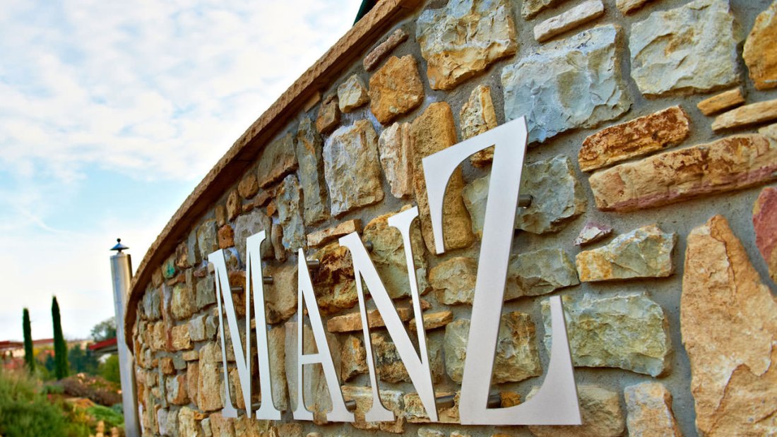 Weingut Manz_Schriftzug, &copy; Weingut Manz