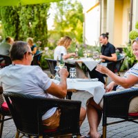 Gartenterrasse &copy; Wein- & Sektkellerei Jakob Gerhardt