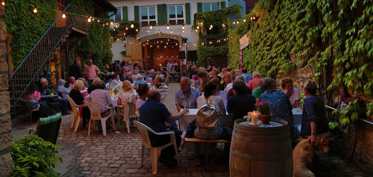 &copy; Weingut Singer-Fischer