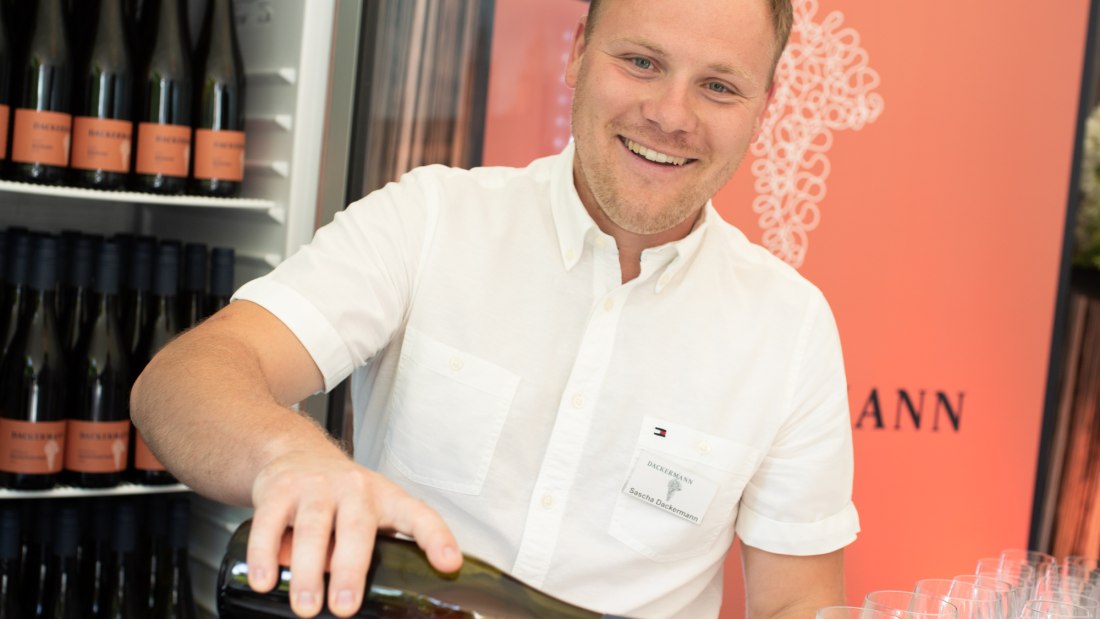 &copy; Weingut Dackermann