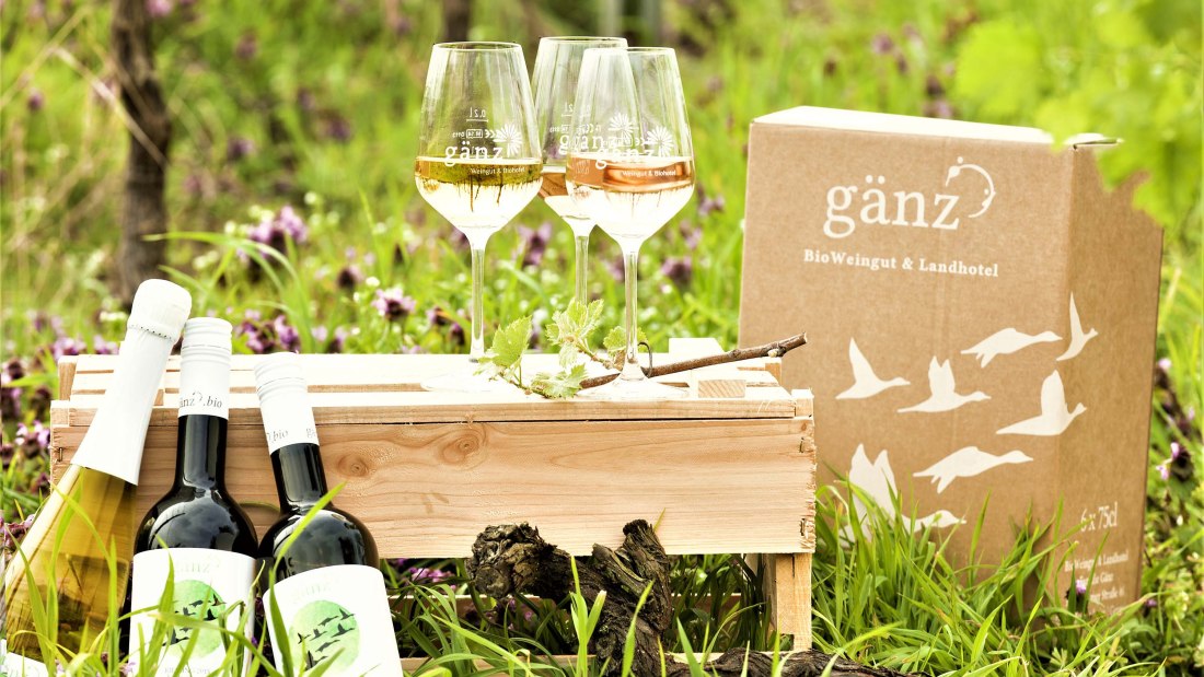 wijnmakerij-gaenz-flessen-en-glazen, &copy; Weingut G&auml;nz