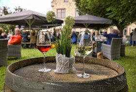 De historische wijnkelder biedt een bijzondere ambiance voor het lentewijnfestival. &copy; Michael Bellaire
