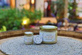 Ein ganz besonderer Honig aus der Rotweinstadt. © Rainer Oppenheimer/Vinothek im Winzerkeller