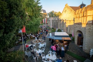 Rotweinfest 2024 Rosengärtchen, © Stadt Ingelheim_Singer-Fischer