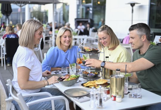 Essen in der Neuen Mitte, &copy; Angelika Stehle/Stadt Ingelheim