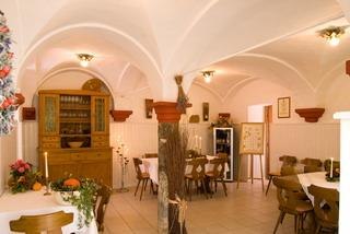 Weingut Römerhof, Weingewölbe