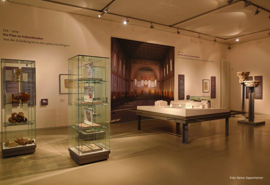 Pr&auml;sentation zur Kaiserpfalz im Museum., &copy; Rainer Oppenheimer