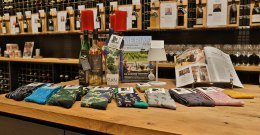 Why not get the right socks for the next wine event? The "Weck, Worscht &amp; Woi" socks are very popular. &copy; Rainer Oppenheimer/Vinothek im Winzerkeller