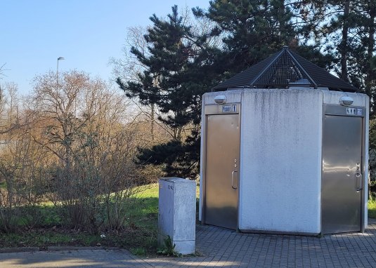 &Ouml;ffentliche Toilette am Ikasee