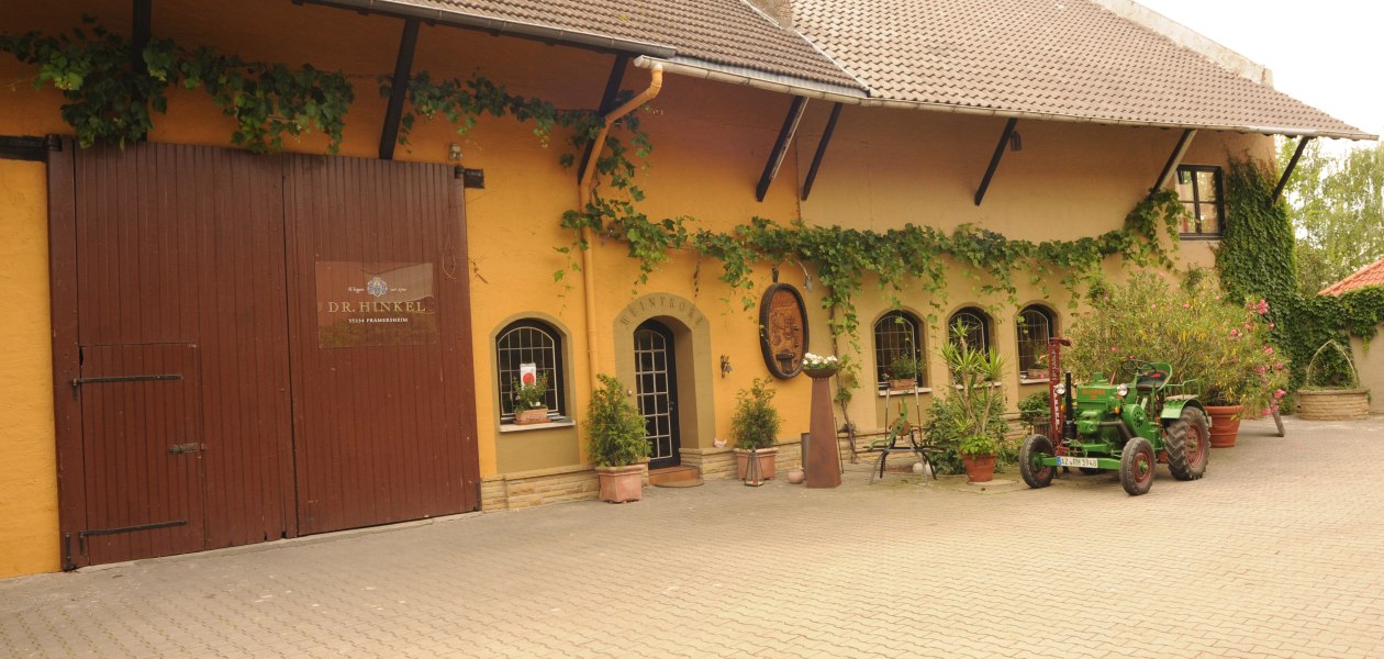 Weingut Dr. Hinkel_Hof, &copy; Weingut Dr. Hinkel