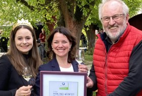 Fr&uuml;hlingsweinfest am Winzerkeller: Urkunden&uuml;bergabe &copy; IKuM GmbH