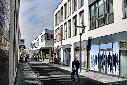 An extensive range and affordable parking fees invite you to go shopping in the New Center., © Rainer Oppenheimer