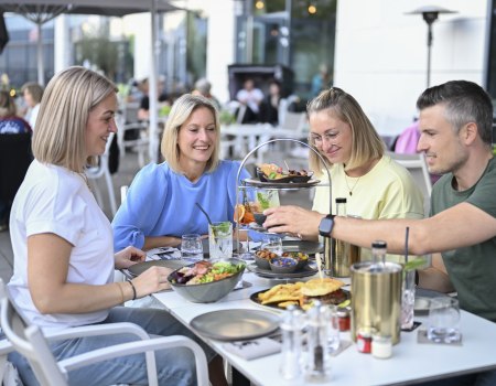 Essen in der Neuen Mitte, &copy; Angelika Stehle/Stadt Ingelheim