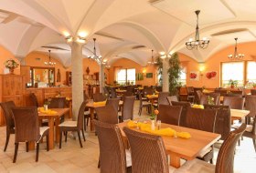 B&ouml;hm's Vinothek & Weinlounge Restaurant, &copy; Weingut B&ouml;hm