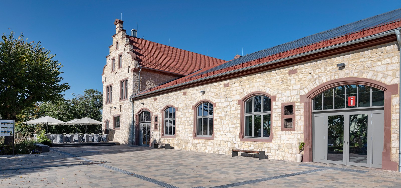 The heart of wine enjoyment in the red wine town of Ingelheim am Rhein, which was awarded by GREAT WINE CAPITAL. In the building itself there is a "Rheinhessen EXCELLENT - Vinothek", the tourist information and a restaurant., &copy; Heike Rost
