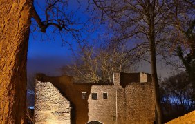 Ohrenbr&uuml;cker Tor am Abend &copy; Rainer Oppenheimer/Stadt Ingelheim