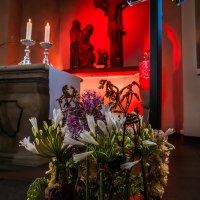 Farbstimmung Medienkirche mit Blumen &copy; Christian Wellner