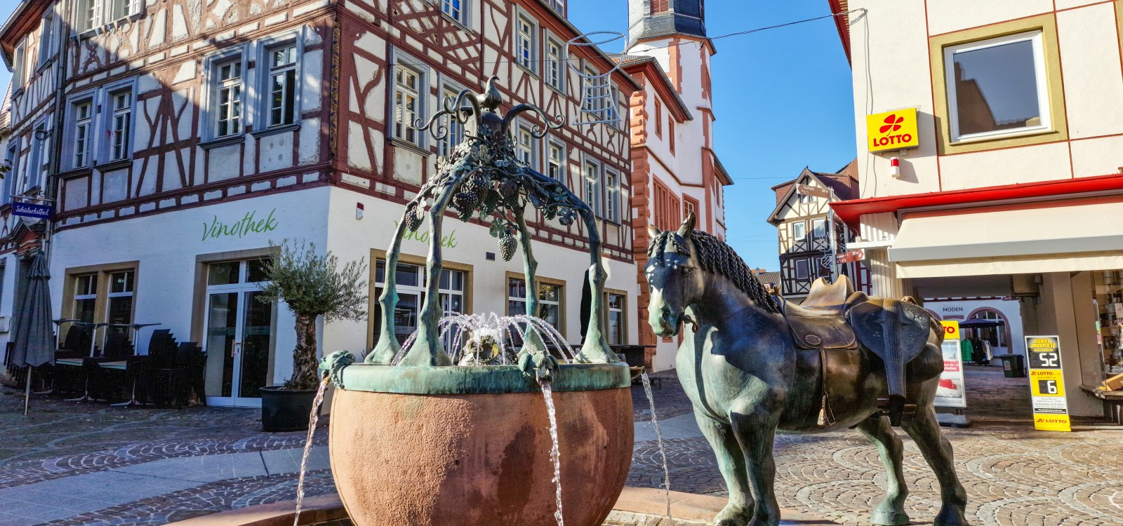 Marktbrunnen_Rossmarkt_Alzey_3