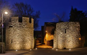 Stiegelg&auml;sser Tor am Abend &copy; Rainer Oppenheimer/Stadt Ingelheim