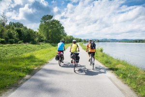 Gruppe mit Radfahrern