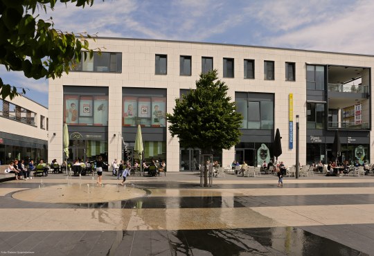 Der Sebastian-M&uuml;nster-Platz ist eine beliebte Location f&uuml;r Musikevents, Wochenmarkt und verkaufsoffene Sonntage in der Neuen Mitte., &copy; Rainer Oppenheimer