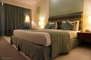 Hotelzimmer, &copy; Bild von bottlein auf Pixabay