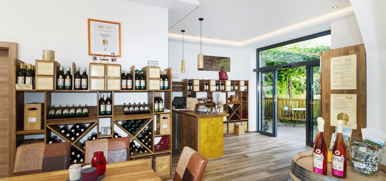 Vinothek Weingut Strub 1, © Carsten Costard