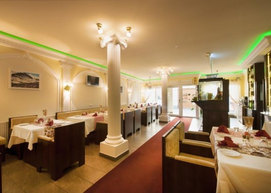 Caf&eacute; & Restaurant Cema
