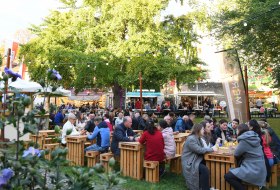 Rotweinfest 2024 Rosengärtchen © Kristina Schaefer/IKuM GmbH