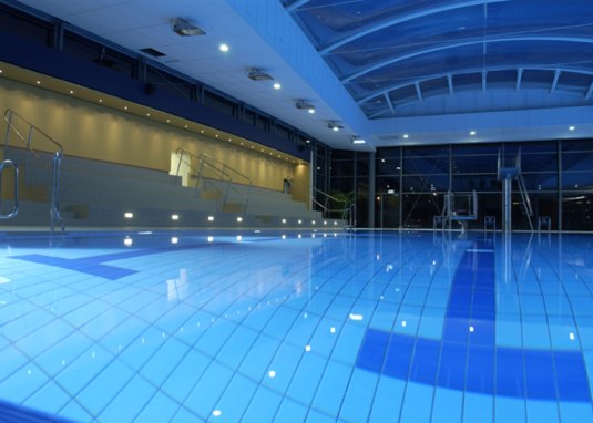 Schwimmbecken/