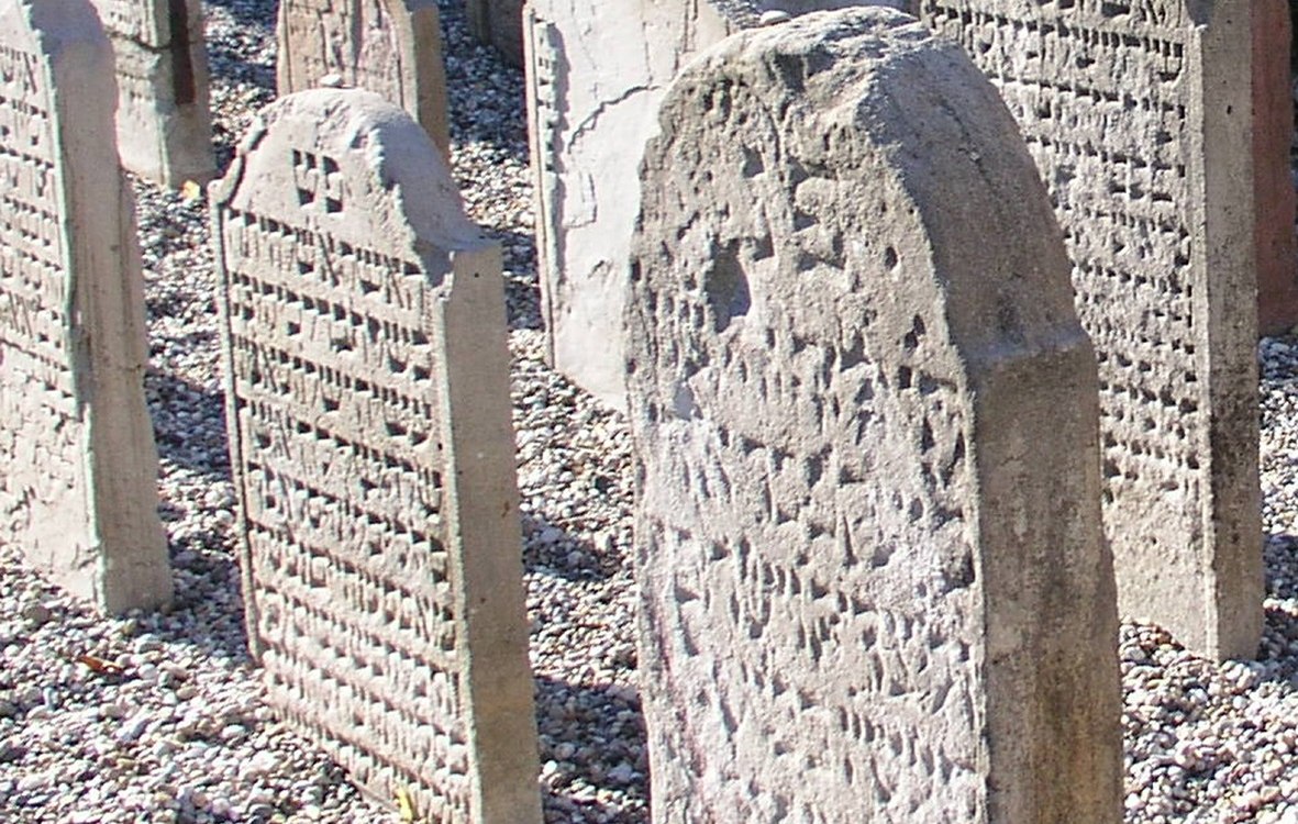 Die Grabsteine im Saalgebiet geh&ouml;ren zu den wenigen noch sichtbaren Zeugnissen j&uuml;dischen Lebens in Ingelheim., &copy; Stadt Ingelheim, Forschungsstelle Kaiserpfalz